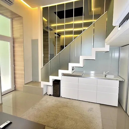 Apartment Small Sziv 3 *